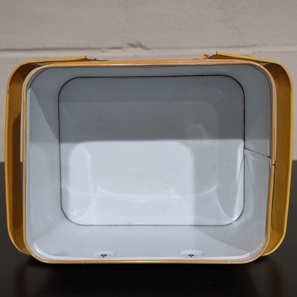 Vintage 1980 Strawberry Shortcake Tin Picnic Basket Lunch Pail Box Lunchbox - Picture 9 of 9